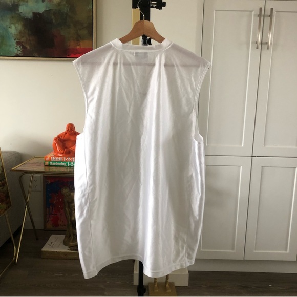 Nike sleeveless shirt - Picture 2 of 7